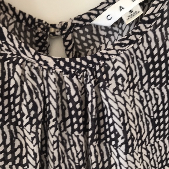 Cabi women’s blouse in size S. Barely worn. - Picture 3 of 4